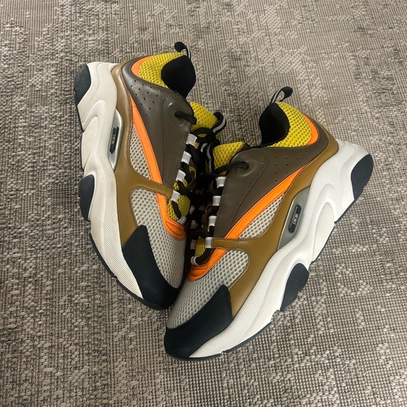 Dior B22